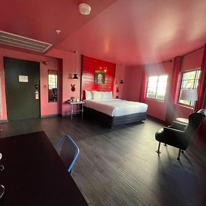 Habitación con Cama King Adaptada para Discapacitados